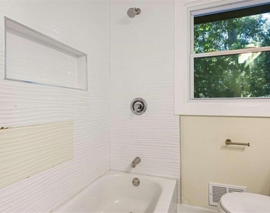 2905 Gresham Road - Photo Thumbnail 24