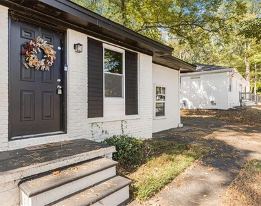 2905 Gresham Road - Photo Thumbnail 6
