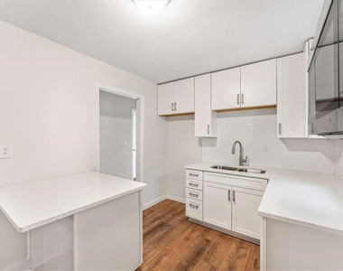 2905 Gresham Road - Photo Thumbnail 7