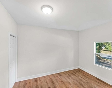 2905 Gresham Road - Photo Thumbnail 15