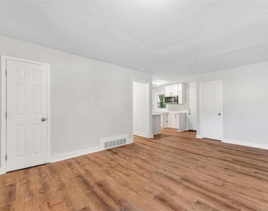 2905 Gresham Road - Photo Thumbnail 13