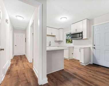 2905 Gresham Road - Photo Thumbnail 10