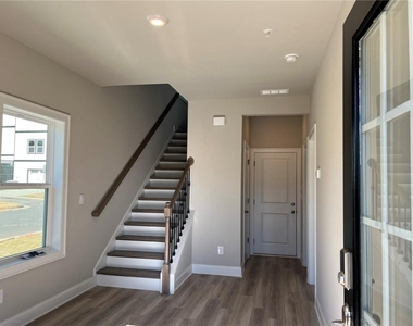 431 Lincoln Street - Photo Thumbnail 13