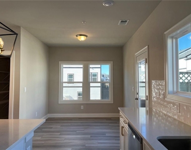 431 Lincoln Street - Photo Thumbnail 4