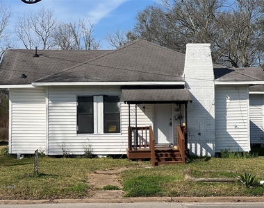 1101 N 1st Street - Photo Thumbnail 4