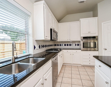 802 Childers Court - Photo Thumbnail 27