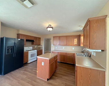 5535 Bear Paw Circle - Photo Thumbnail 3