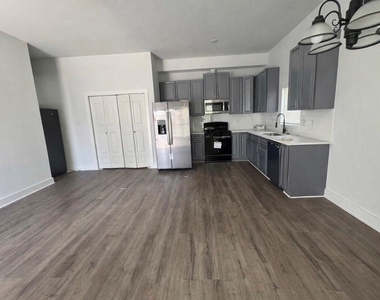 7989 Sunbury Street - Photo Thumbnail 5