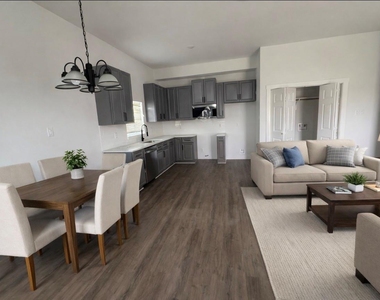 7989 Sunbury Street - Photo Thumbnail 6