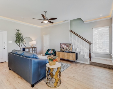 416 Sonata Street - Photo Thumbnail 3