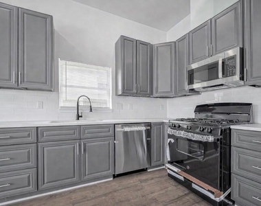7993 Attwater Street - Photo Thumbnail 4