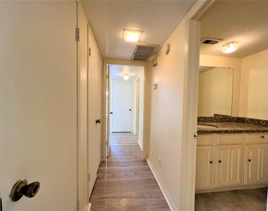 2120 Wilcrest Drive - Photo Thumbnail 21
