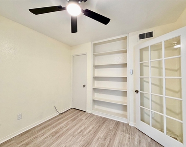 2120 Wilcrest Drive - Photo Thumbnail 19