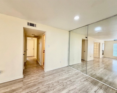 2120 Wilcrest Drive - Photo Thumbnail 15