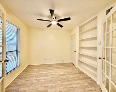 2120 Wilcrest Drive - Photo Thumbnail 18
