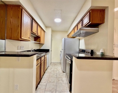 2120 Wilcrest Drive - Photo Thumbnail 12