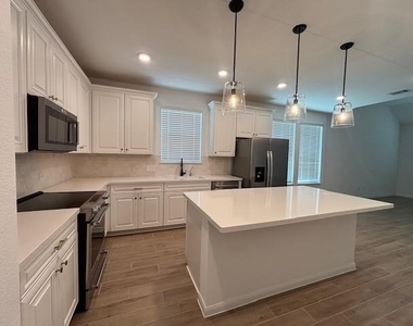 5631 Pearl Vista Drive - Photo Thumbnail 14