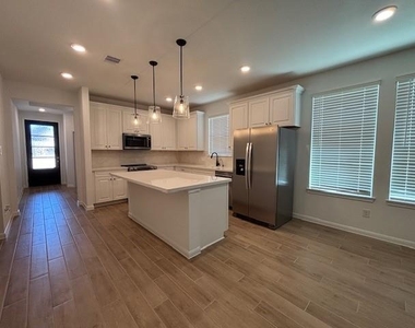 5631 Pearl Vista Drive - Photo Thumbnail 9