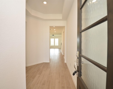 5631 Pearl Vista Drive - Photo Thumbnail 2