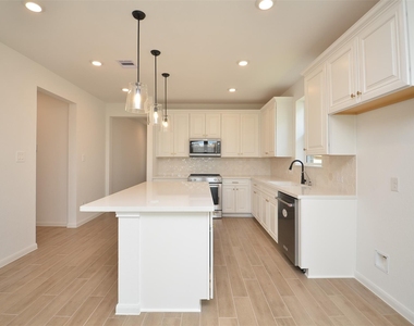 5631 Pearl Vista Drive - Photo Thumbnail 8