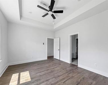 6010 Bobby Burns Street - Photo Thumbnail 10