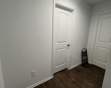 22446 N Gilded Peak Ln - Photo Thumbnail 11