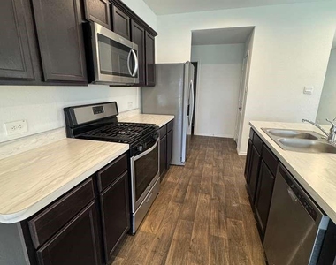 22446 N Gilded Peak Ln - Photo Thumbnail 4