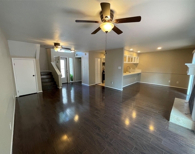 12315 Glenview Drive - Photo Thumbnail 4