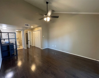 12315 Glenview Drive - Photo Thumbnail 9