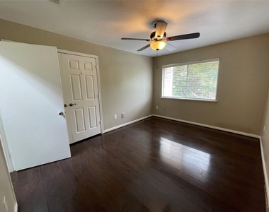 12315 Glenview Drive - Photo Thumbnail 15