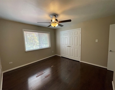 12315 Glenview Drive - Photo Thumbnail 18