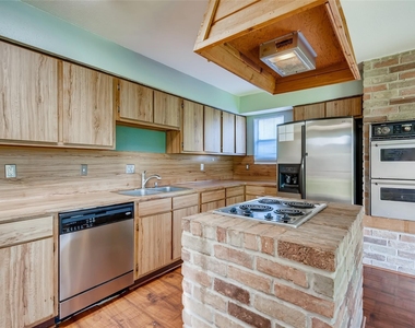 946 Mesa Terrace Drive - Photo Thumbnail 7