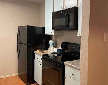 7950 N Stadium Drive - Photo Thumbnail 4
