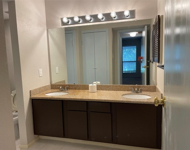7950 N Stadium Drive - Photo Thumbnail 13