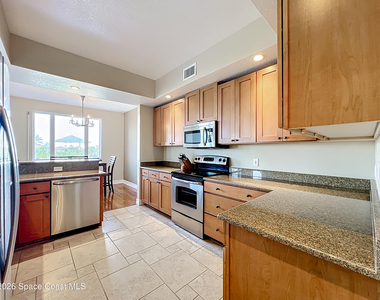 110 Warsteiner Way - Photo Thumbnail 5