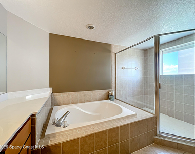 110 Warsteiner Way - Photo Thumbnail 22