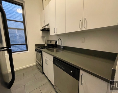 E 81st St - Photo Thumbnail 6
