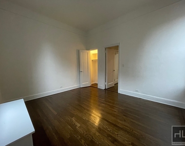 E 81st St - Photo Thumbnail 5