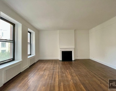 E 81st St - Photo Thumbnail 2