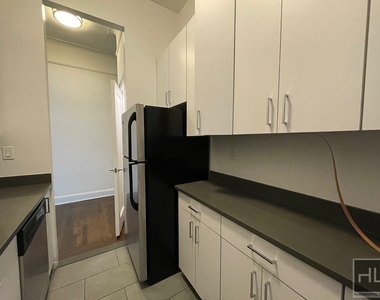 E 81st St - Photo Thumbnail 7