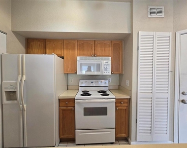 5125 Palm Springs Boulevard - Photo Thumbnail 3