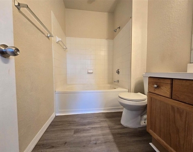 5125 Palm Springs Boulevard - Photo Thumbnail 10