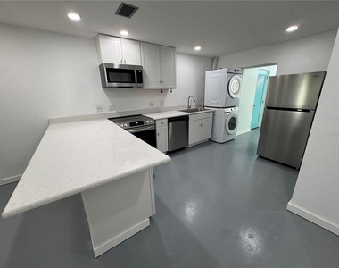 5720 13th Avenue N - Photo Thumbnail 4