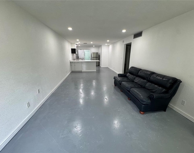 5720 13th Avenue N - Photo Thumbnail 9