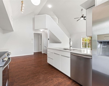 9412 Lake Chase Island Way - Photo Thumbnail 7