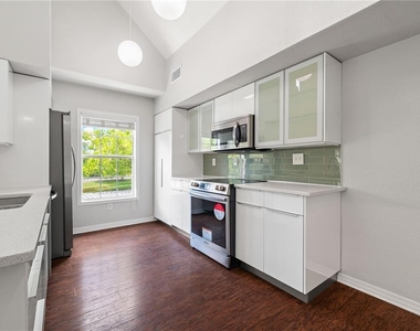 9412 Lake Chase Island Way - Photo Thumbnail 6