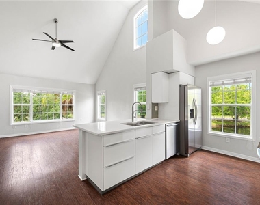 9412 Lake Chase Island Way - Photo Thumbnail 5