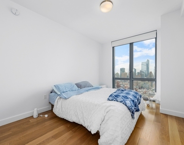 West 57th Street - Photo Thumbnail 2