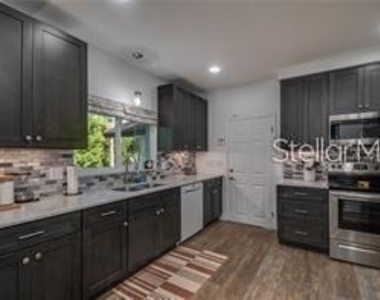 4455 Nw 80th Terrace - Photo Thumbnail 5