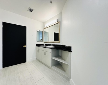 111-3 Washington Street - Photo Thumbnail 9